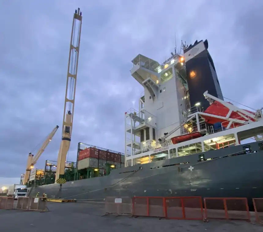Noticias de Mar del Plata. El puerto de Mar del Plata amplía su transporte de cargas con escalas de la naviera CMA CGM