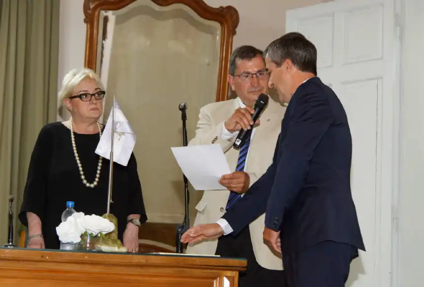 Noticias de Loberia. Asumió el flamante intendente Pablo Barrena