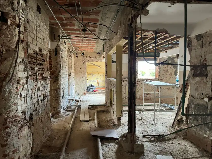 Noticias de Balcarce. Avanza la remodelación del segundo piso del hospital