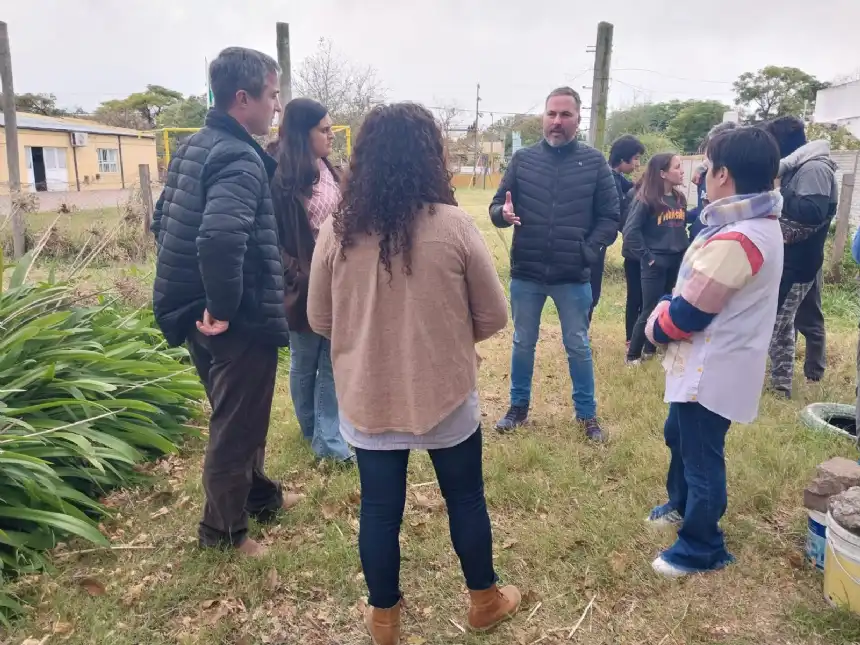 Noticias de Loberia. Barrena visitó la escuela 501