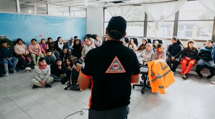 Noticias de Mar del Plata. Alumnos de la Escuela Primaria 59 conocieron el trabajo de Defensa Civil en Mar del Plata Noticias de Mar del Plata. Alumnos de la Escuela Primaria 59 conocieron el trabajo de Defensa Civil en Mar del Plata