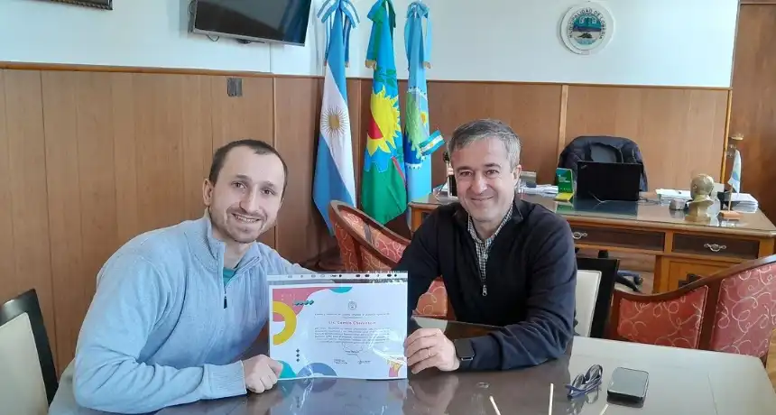Noticias de Loberia. Camilo Cherenscio, el joven físico loberense que fue reconocido por su excelencia científica