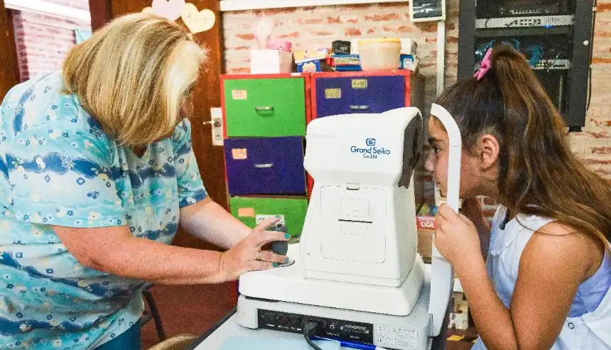 Noticias de Mar del Plata. Campaña Ver para ser libres en Mar del Plata controles y entrega gratuita de lentes para niños Noticias de Mar del Plata. Campaña Ver para ser libres en Mar del Plata controles y entrega gratuita de lentes para niños