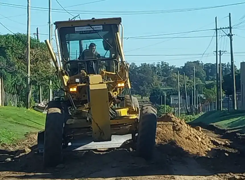 Noticias de Necochea. El EMSUR refuerza el mantenimiento vial en Necochea para mejorar la conectividad urbana y rural