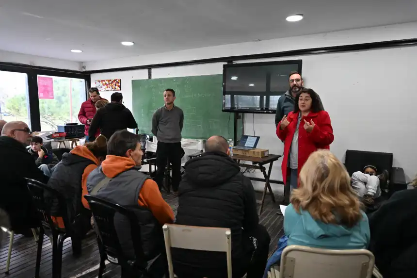 Noticias de Mar Chiquita. Encuentro con vecinos y emprendedores en Mar de Cobo para impulsar el desarrollo local