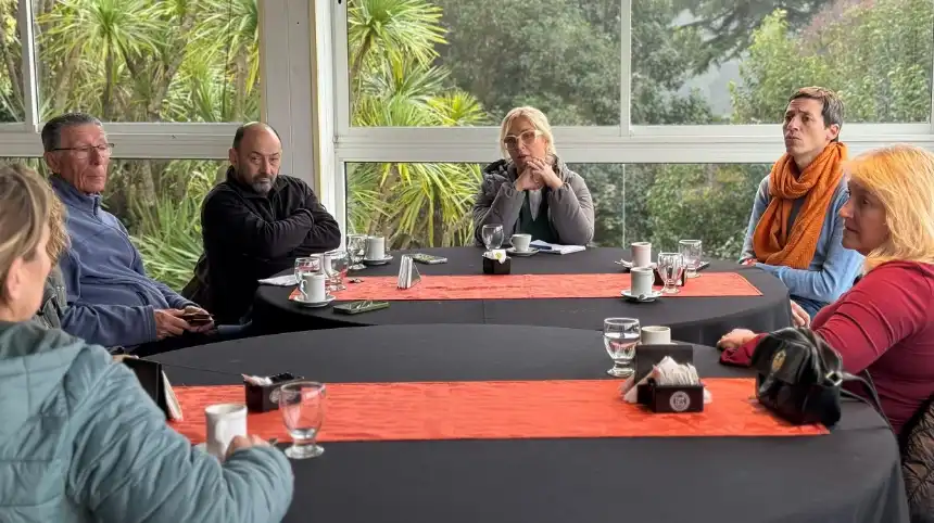 Noticias de Mar del Plata. Gabriela Azcoitía recorrió Sierra de los Padres y alertó sobre el abandono que sienten los vecinos