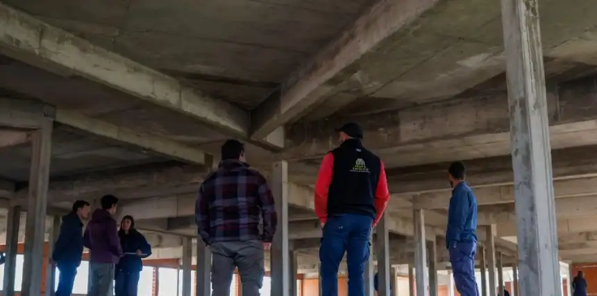 Noticias de Villa Gesell. Hospital Subzonal de Villa Gesell 17 empresas participaron de la recorrida previa a la licitación