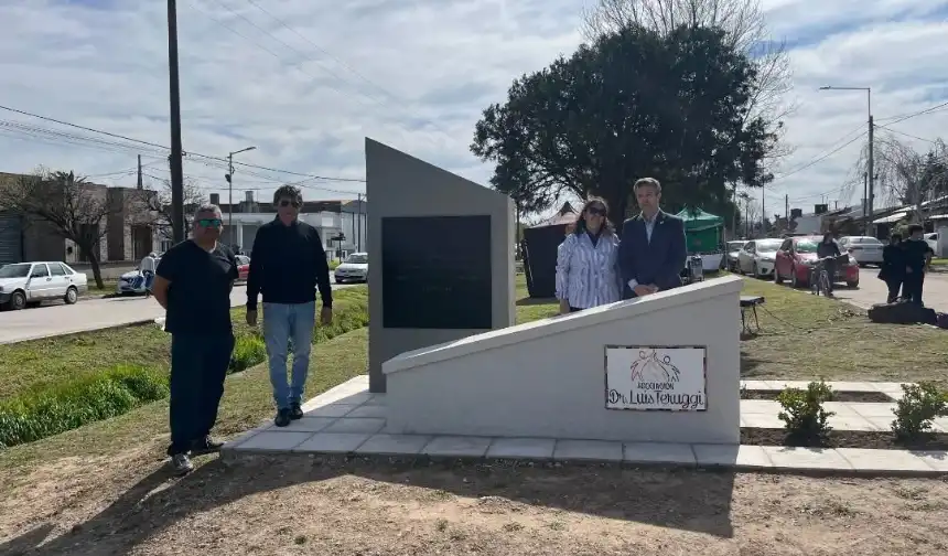 Noticias de Loberia. Inauguraron un monumento en memoria de América Campos