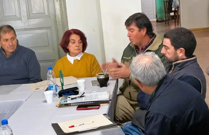 Noticias de Agro y Negocios. Reclamos por retenciones, caminos rurales e INTA marcaron la reunión de las rurales del sudeste