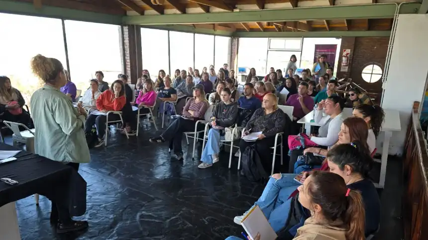 Noticias de Necochea. Se abrió la capacitación E-commerce en Turismo