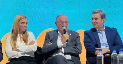 Tandil. Lunghi destacó en la feria del libro el modelo de Tandil